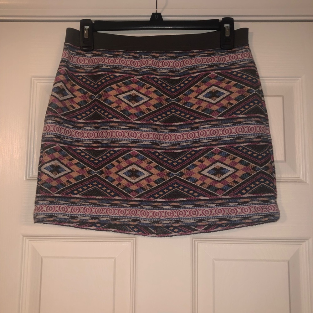 AE Aztec print skirt sz 2 NWT💙